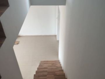 Rumah baru 2 lantai unit terbatas selangkah ke jalan raya jatiasih