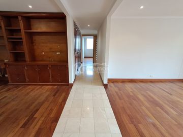 apartamento en arriendo en el tesoro. Cod A776912