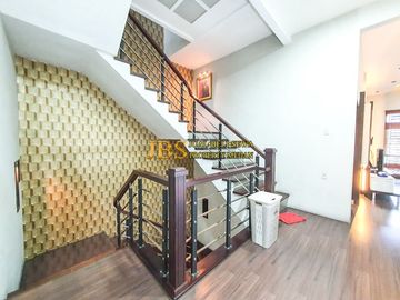 DIJUAL CEPAT Villa Hook Full Furnish Masdulhak Garden