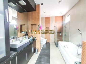 DIJUAL CEPAT Villa Hook Full Furnish Masdulhak Garden