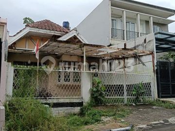 Rumah Luas 150 m² Dalam Komplek Nyaman & Strategis di Cinere