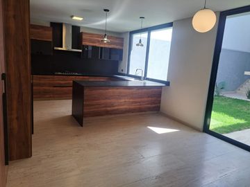 CASA EN VENTA EN PEDREGAL FASE 1