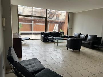 Amoblado, 2 dorm. 2 baños. Estac. Metro Manuel Montt