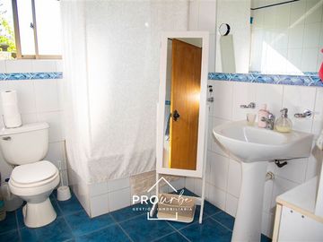 Casa en Venta en Se vende bajo valor de tasación, muy cerca metro Los Dominicos.