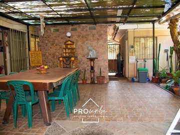 Casa en Venta en Se vende bajo valor de tasación, muy cerca metro Los Dominicos.