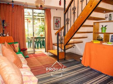 Casa en Venta en Se vende bajo valor de tasación, muy cerca metro Los Dominicos.