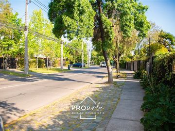 Casa en Venta en Se vende bajo valor de tasación, muy cerca metro Los Dominicos.