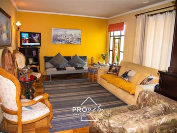 Casa en Venta en Se vende bajo valor de tasación, muy cerca metro Los Dominicos.
