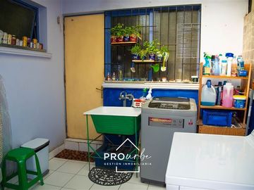 Casa en Venta en Se vende bajo valor de tasación, muy cerca metro Los Dominicos.
