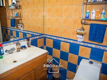 Casa en Venta en Se vende bajo valor de tasación, muy cerca metro Los Dominicos.
