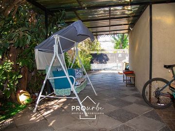 Casa en Venta en Se vende bajo valor de tasación, muy cerca metro Los Dominicos.