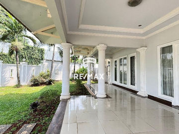 Rumah Besar Siap Huni di Kemang Selatan, LT 725 m², Kolam Renang, Akses Strategis