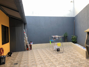 TIPO CASA EN VENTA EN FLORESTA