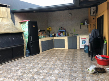 TIPO CASA EN VENTA EN FLORESTA