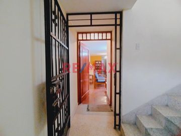✨ ¡Oportunidad única para vivir en Lince! ✨

Descubre tu próximo hogar en la tranquila y céntrica ubicación de José Bernardo Alcedo 280, entre las A