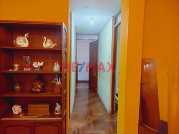 ✨ ¡Oportunidad única para vivir en Lince! ✨

Descubre tu próximo hogar en la tranquila y céntrica ubicación de José Bernardo Alcedo 280, entre las A