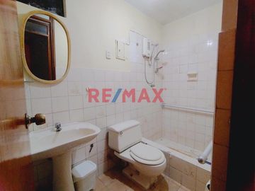 ✨ ¡Oportunidad única para vivir en Lince! ✨

Descubre tu próximo hogar en la tranquila y céntrica ubicación de José Bernardo Alcedo 280, entre las A