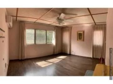 Se vende  exclusiva Casa Residencial en La Alameda de 287 mts
