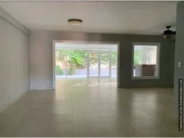 Se vende  exclusiva Casa Residencial en La Alameda de 287 mts