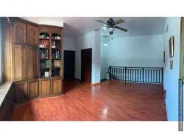 Se vende  exclusiva Casa Residencial en La Alameda de 287 mts