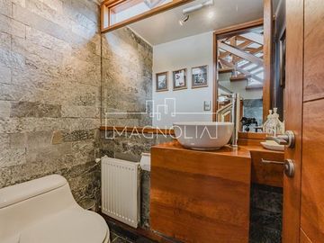 Casa en venta de 6 dorm. en Las Condes