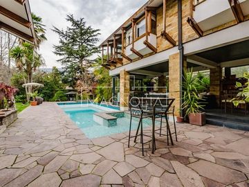 Casa en venta de 6 dorm. en Las Condes