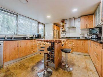 Casa en venta de 6 dorm. en Las Condes
