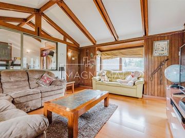 Casa en venta de 6 dorm. en Las Condes
