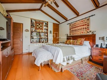 Casa en venta de 6 dorm. en Las Condes