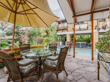 Casa en venta de 6 dorm. en Las Condes
