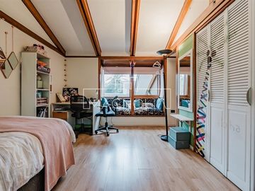 Casa en venta de 6 dorm. en Las Condes