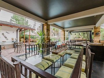Casa en venta de 6 dorm. en Las Condes