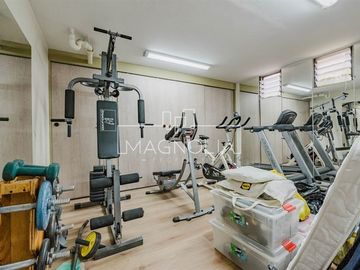Casa en venta de 6 dorm. en Las Condes
