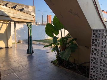 Casa en venta en Ezpeleta Este