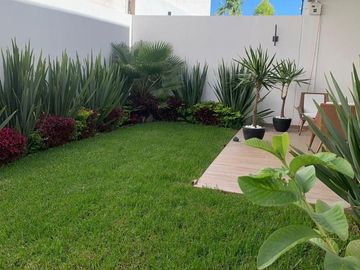 Casa en Lomas de Juriquilla con Recamara en Planta Baja J2