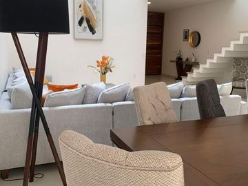 Casa en Lomas de Juriquilla con Recamara en Planta Baja J2