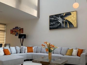 Casa en Lomas de Juriquilla con Recamara en Planta Baja J2