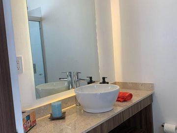 Casa en Lomas de Juriquilla con Recamara en Planta Baja J2