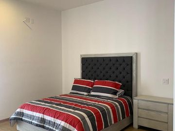Casa en Lomas de Juriquilla con Recamara en Planta Baja J2
