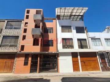 Cochera En Venta En Primer Piso En Urbanización Las Palmas Ii Etapa - Chiclayo