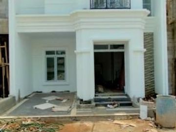 Rumah baru 2 lantai berkonsep classic eropa di ceger taman mini
