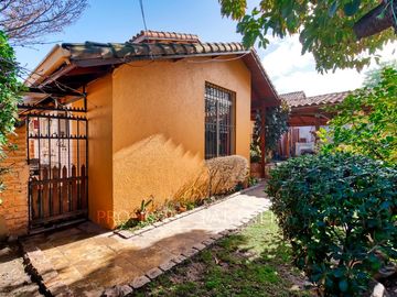Amplia casa en venta, colegio British, La Reina