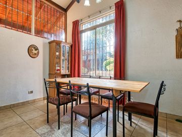 Amplia casa en venta, colegio British, La Reina