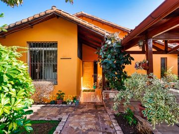 Amplia casa en venta, colegio British, La Reina