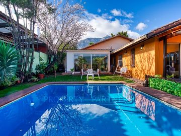 Amplia casa en venta, colegio British, La Reina