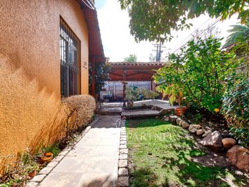 Amplia casa en venta, colegio British, La Reina