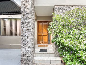 Casa en venta, calle Alberto Risopatron, Pedro de Valdivia Norte.