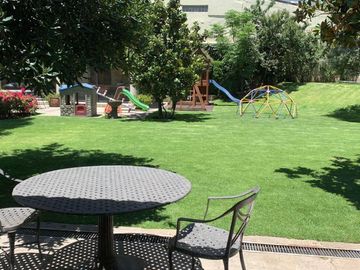 CASA EN LAS LOMAS CON GRANDES ESPACIOS