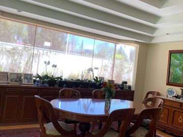 CASA EN LAS LOMAS CON GRANDES ESPACIOS