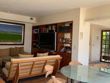 CASA EN LAS LOMAS CON GRANDES ESPACIOS